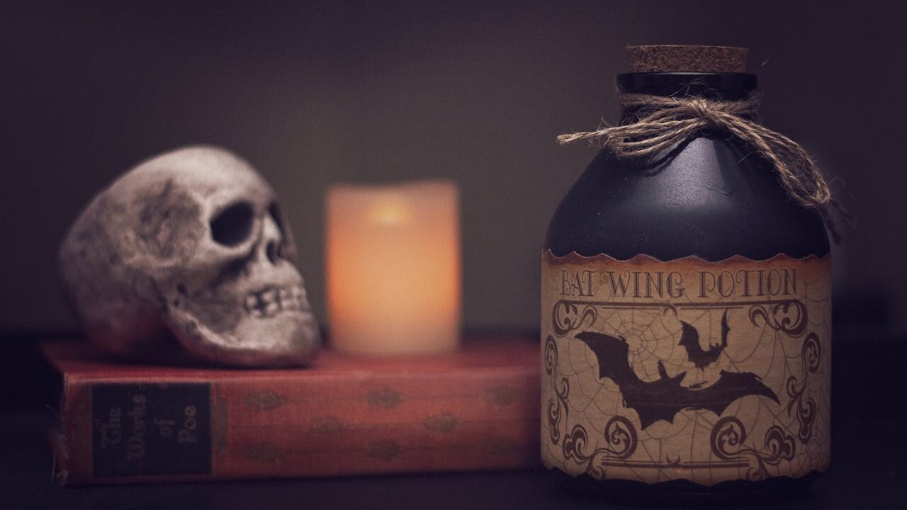 25 Best Indoor Halloween Decor Ideas For This Year